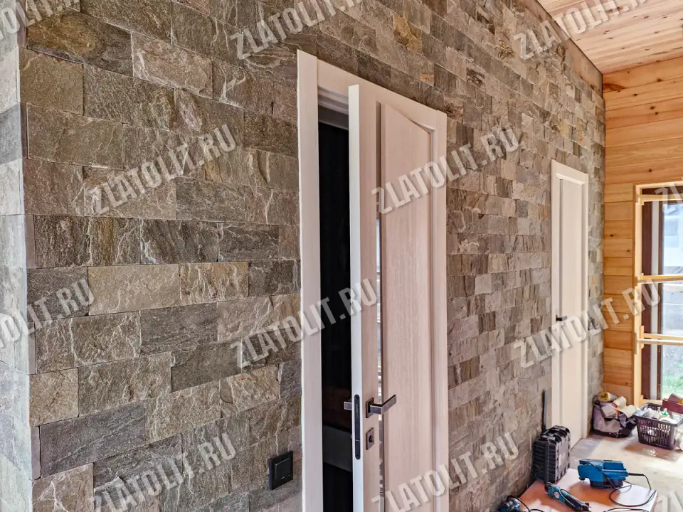 плитка из серо-зелёного златолита для облицовки в наличии от производителя